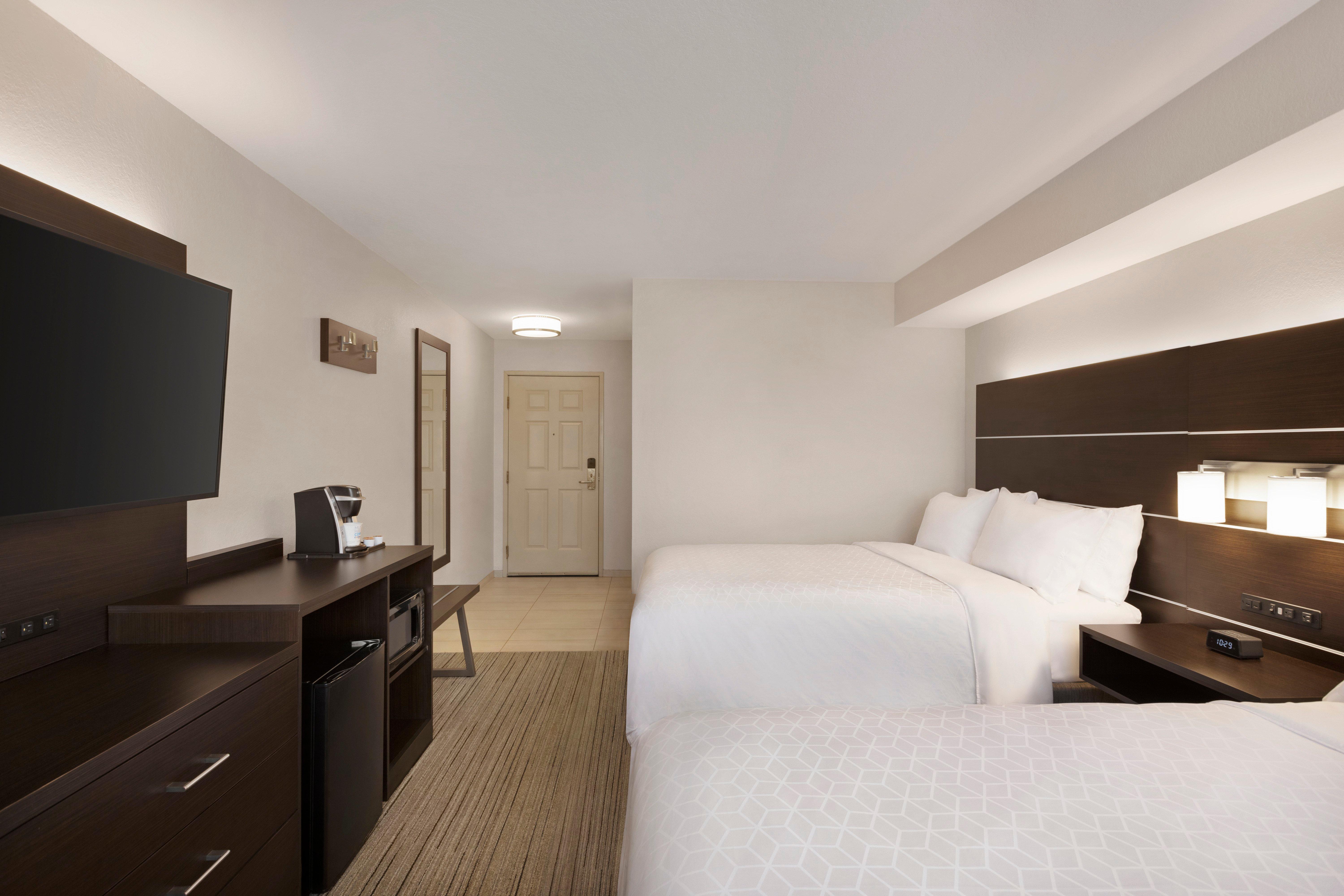 Vamo Holiday Inn Express & Suites Sarasota East By Ihg מראה חיצוני תמונה